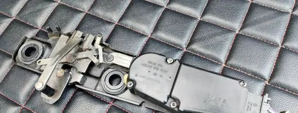 Volkswagen Eos Tailgate/trunk/boot lock/catch/latch 1Q0827383B