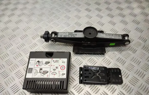 Mercedes-Benz A W169 Tool set A1685830715 A0005831102 A1695830075