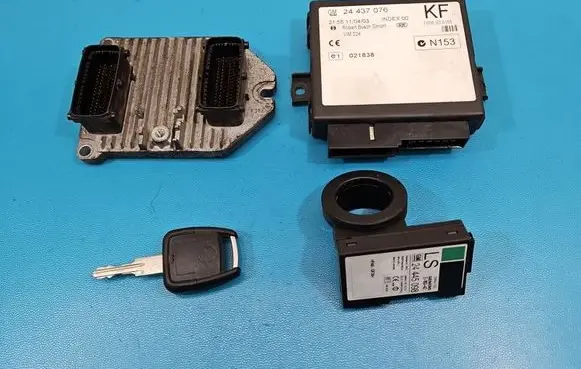 Opel Zafira A Engine control unit/module ECU 55351752 IMPRK1592578
