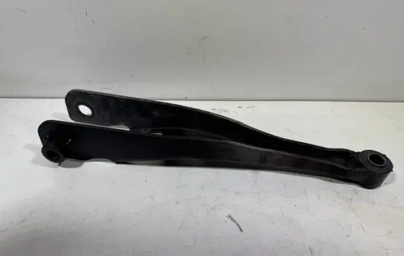 Volkswagen Crafter Engine mounting bracket