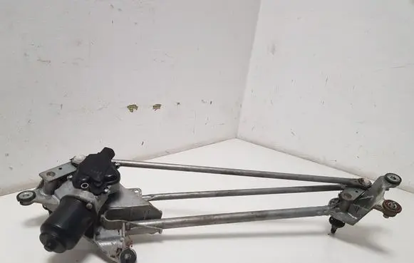Honda CR-V Front wiper linkage 