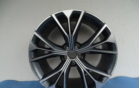 Audi Q8 R21 alloy rim 4M8601025DP