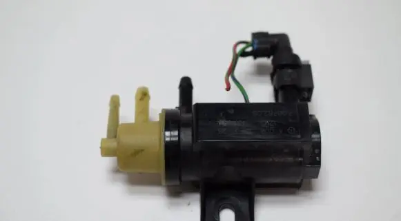 Mercedes-Benz E C207 W207 Turbo solenoid valve A0091533128