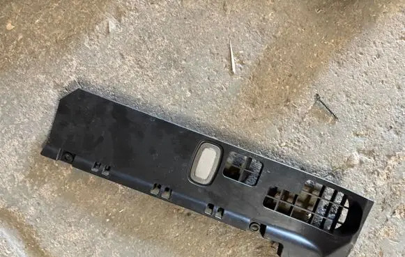 Dashboard lower bottom trim panel