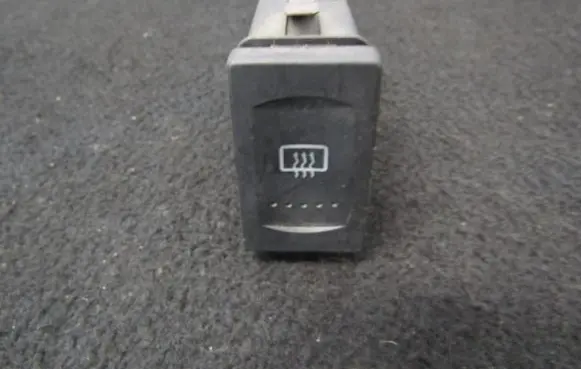 Volkswagen PASSAT B5 Windscreen/window heater switch 3b0959621e