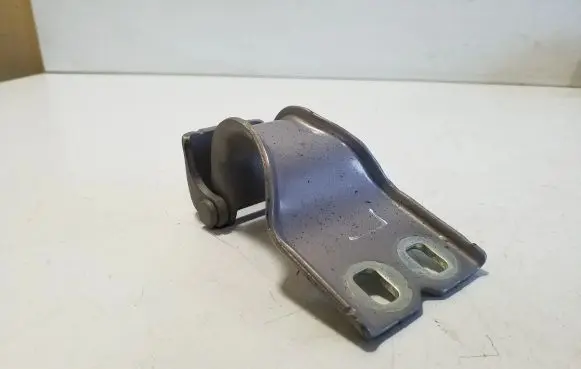 Tailgate/trunk/boot hinge