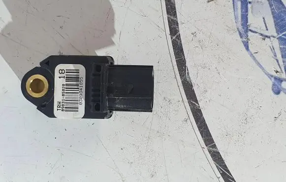 Toyota Verso Airbag deployment crash/impact sensor 8983105020 0309341855