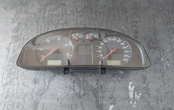 Volkswagen PASSAT B5 Speedometer (instrument cluster) 3B0920822AX