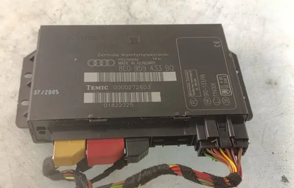 Audi A4 S4 B7 8E 8H Comfort/convenience module 8E0959433BQ 01822325