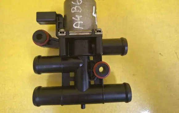 Audi A4 S4 B6 8E 8H Coolant heater control valve 8E0820035B