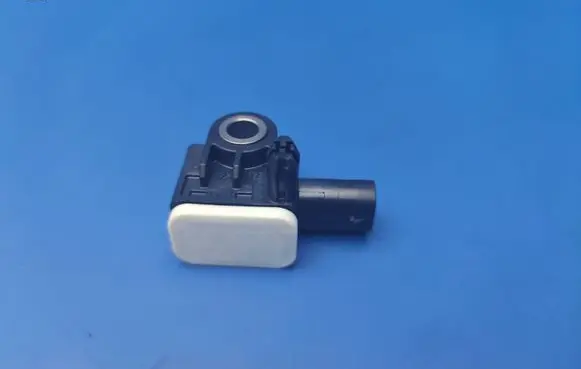 Mercedes-Benz CLA C117 X117 W117 Airbag deployment crash/impact sensor A1668210151 56054085AA