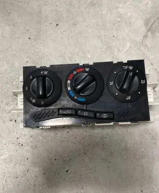 Mercedes-Benz A W168 Climate control unit 1688300485 140100