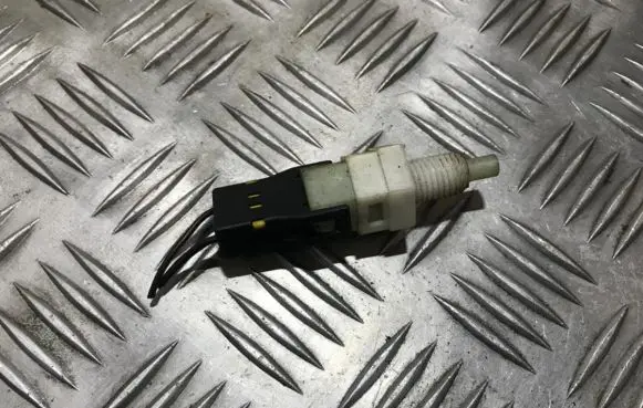 Opel Tigra A Brake pedal sensor switch