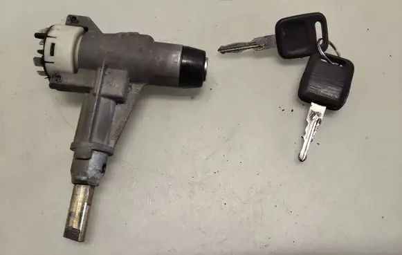 Audi 80 90 S2 B4 Ignition lock 893905851D