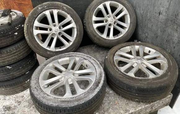 Nissan Juke I F15 R17 alloy rim N45701