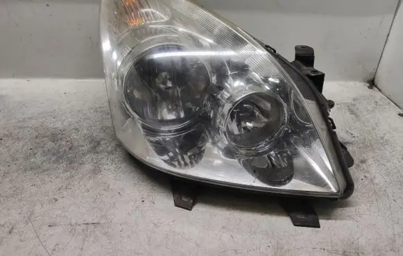 Toyota Corolla Verso AR10 Headlight/headlamp
