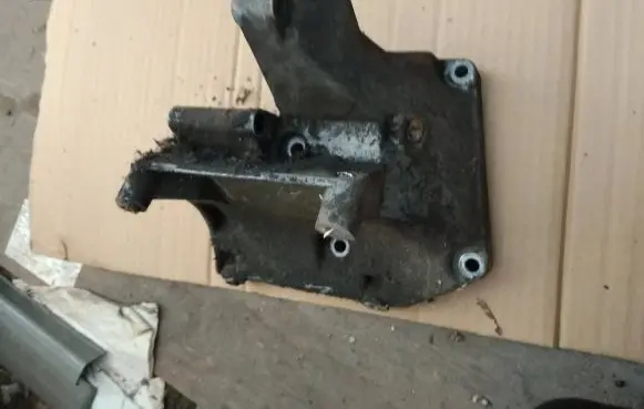 Mercedes-Benz E W124 Engine mounting bracket 1031310935