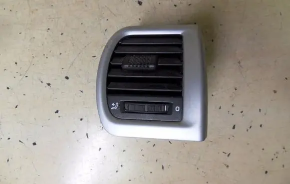Skoda Fabia Mk2 (5J) Rear air vent grill 5J0819702 I2935 ++