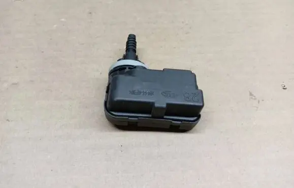 Volkswagen PASSAT B8 Headlight level adjustment motor 