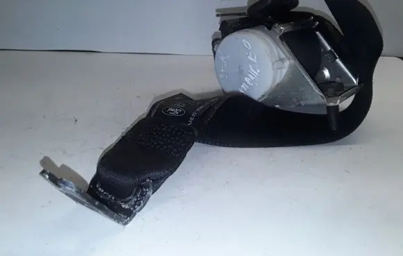 BMW 1 E82 E88 Front seatbelt 33028136 33005876