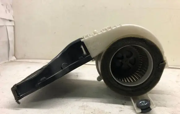 Toyota Prius (XW30) Hybrid/electric vehicle battery fan G923012010