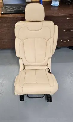 Jeep Grand Cherokee WL Second row seats