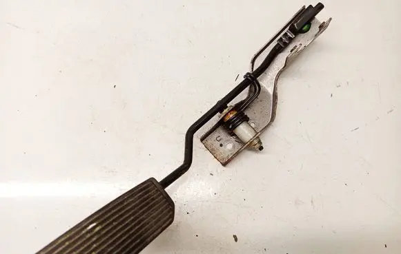 Nissan X-Trail T30 Accelerator throttle pedal 
