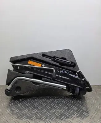Volkswagen Touareg II Tool box 7P0012112C 7P0012112