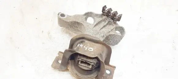 Dacia Sandero Engine mount bracket