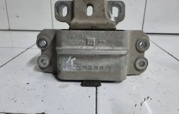 Volkswagen Jetta V Engine mount bracket 1K0199555