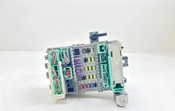 Honda Accord Fuse module TL4E211 080528 FAA20B3ZG