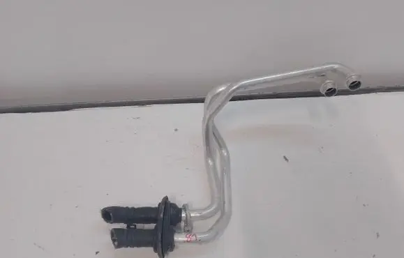 Audi A4 S4 B9 Heater radiator pipe/hose 8W0819699