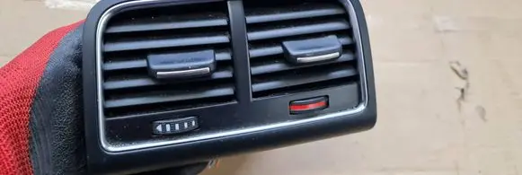 Audi Q5 SQ5 Rear air vent grill 8K0819203E 270709184