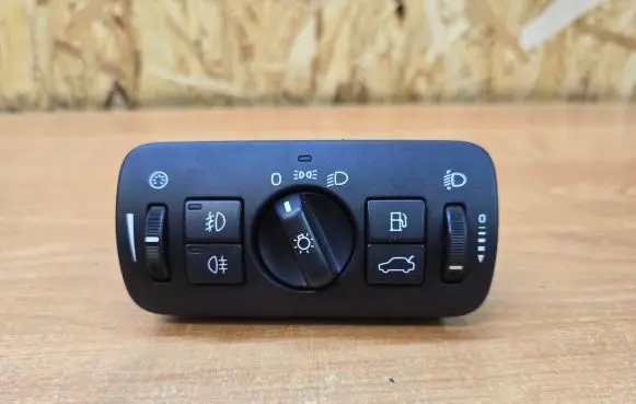 Volvo V70 Light switch 30739415 04066302 0304