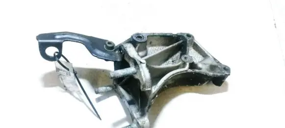 Citroen Berlingo Engine mounting bracket