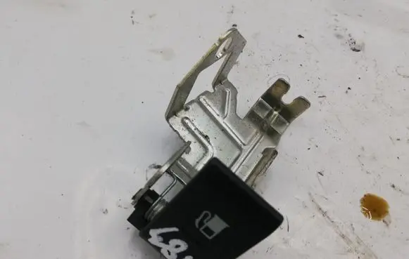 Honda CR-V Fuel tank opening switch NOCODE