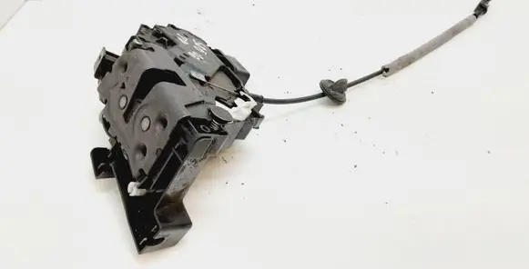 Volvo S80 Front door lock 30784486