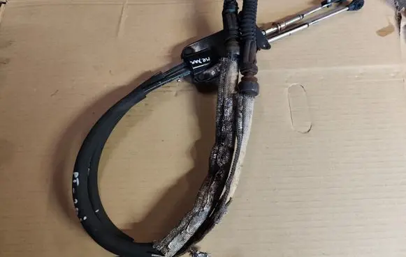 Chrysler PT Cruiser Gear shift cable linkage 