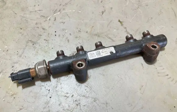 Ford Focus Fuel main line pipe 9804776780 28497 151943597