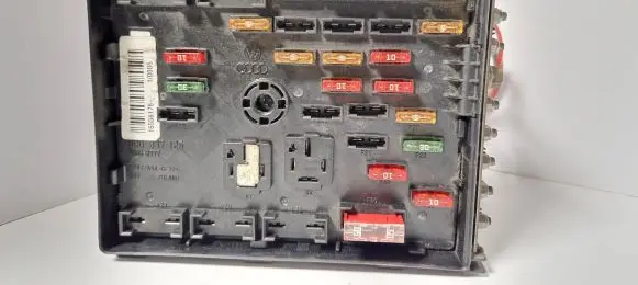 Volkswagen PASSAT B6 Fuse box set 3C0937425 63592777 70LA1D