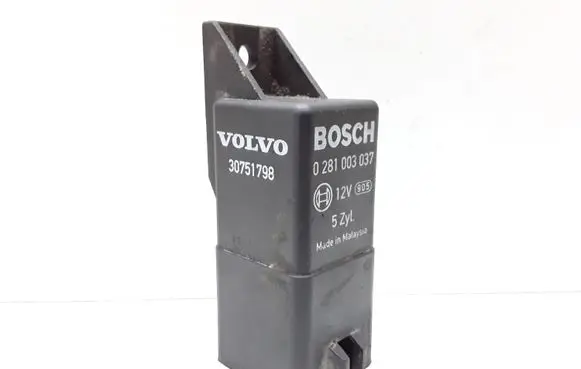 Volvo V70 Glow plug pre-heat relay 30751798 0281003037