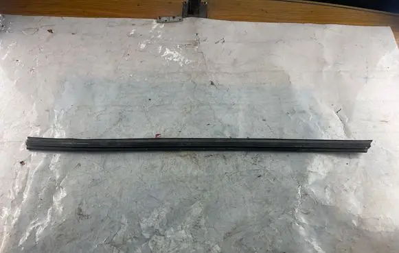 Ford Focus Rubber seal front door window/glass D1M2A