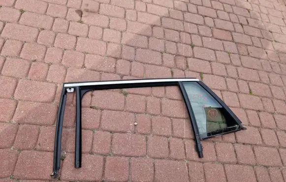Opel Insignia B Sliding door window/glass 