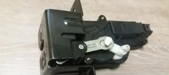 KIA Sorento Tailgate window lock/catch/latch 871303E000