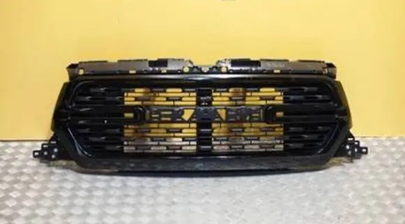 Ram 1500 Front bumper upper radiator grill 68366528