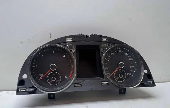 Volkswagen PASSAT B7 Speedometer (instrument cluster) 3AA920970J