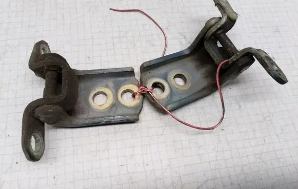 Nissan Almera N16 Rear door hinge set 
