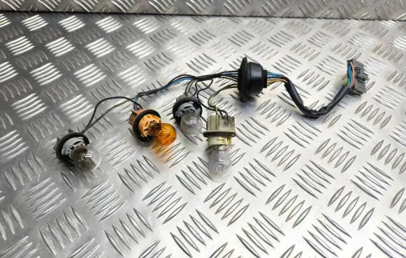 Ford Mondeo Mk III Tail light bulb cover holder