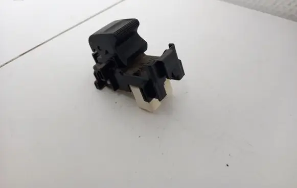 Toyota Auris 150 Electric window control switch 1928294