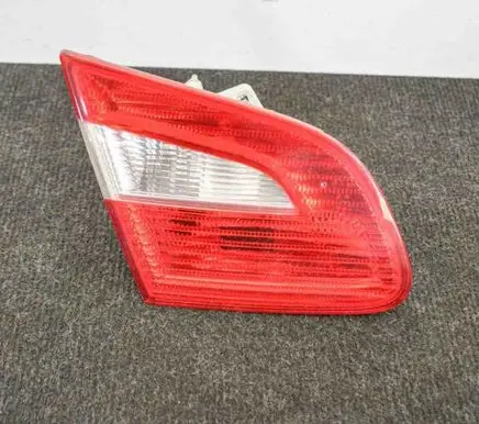Tailgate rear/tail lights